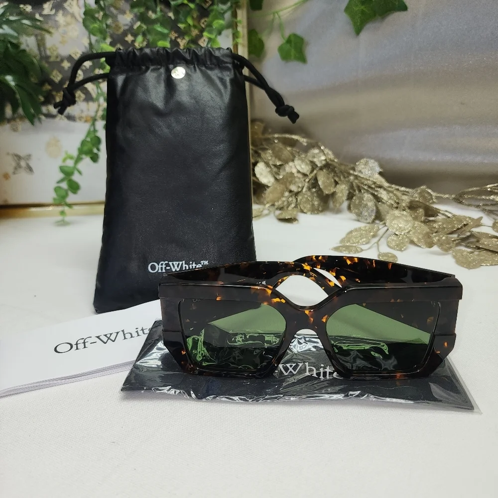 NWOT Authentic OFF-WHITE OERI148 DOVERHavana Squared Sunglasses With Carry Case